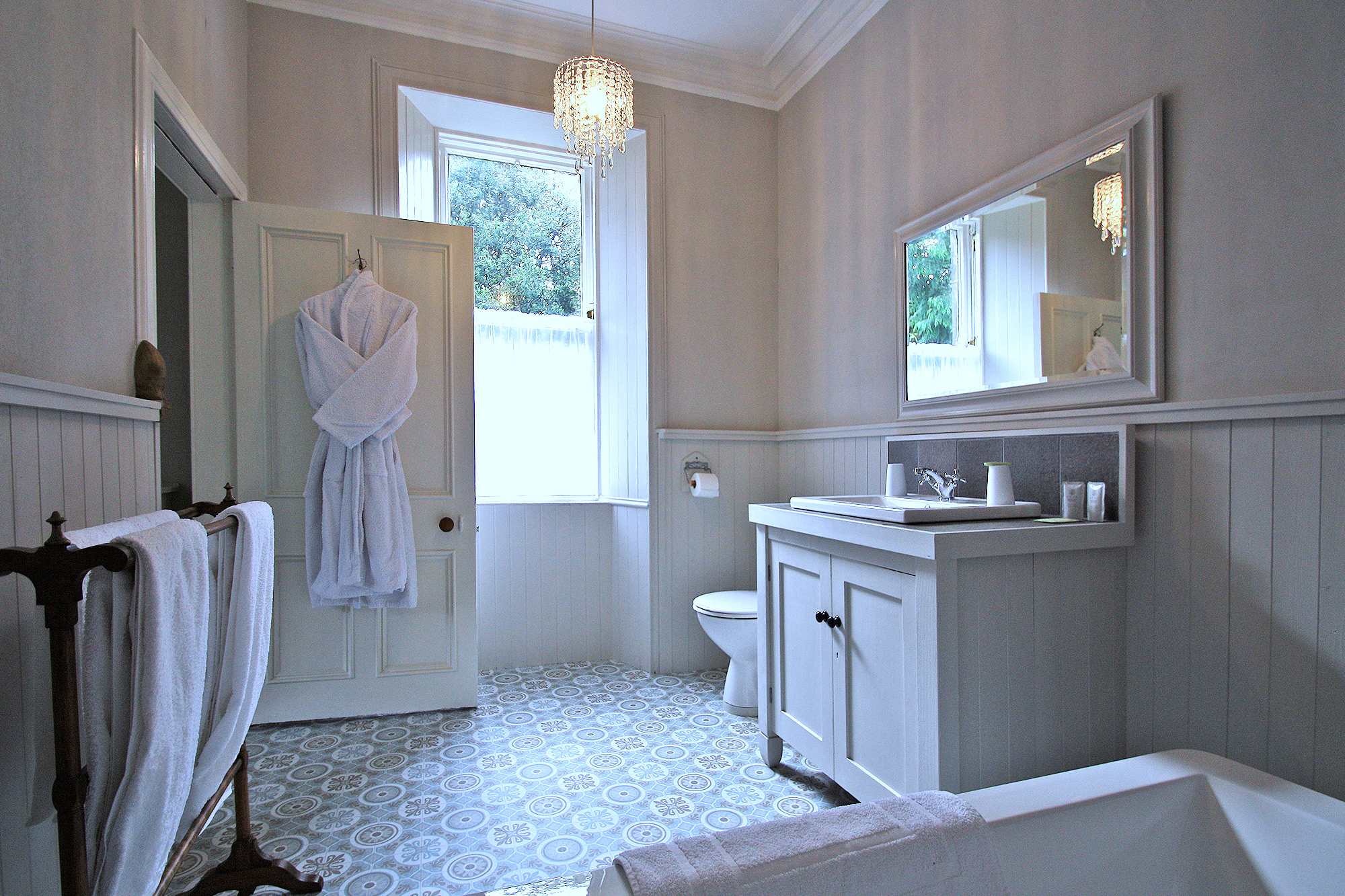 woods_bathroom1