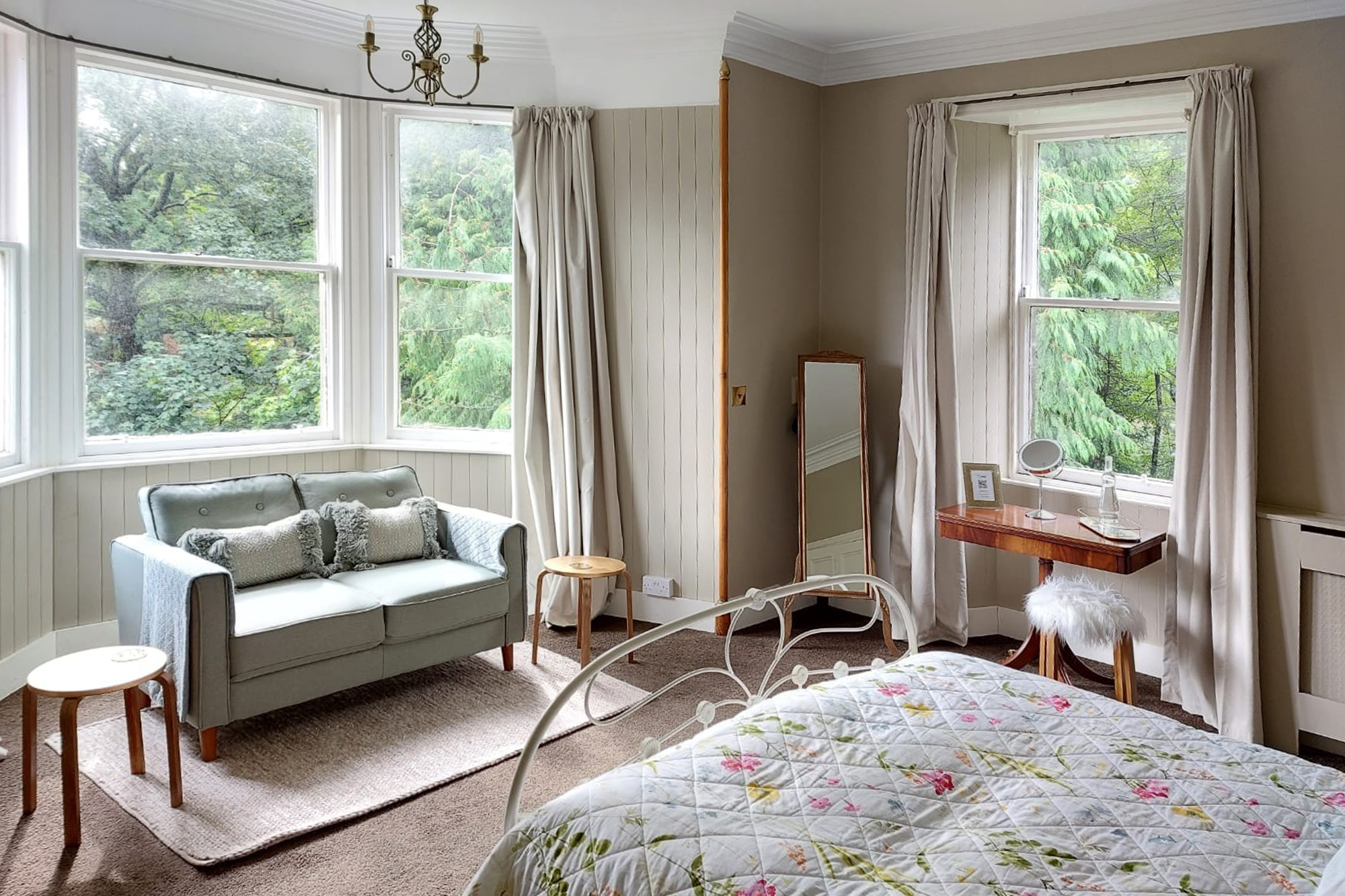 woods_bedroom1